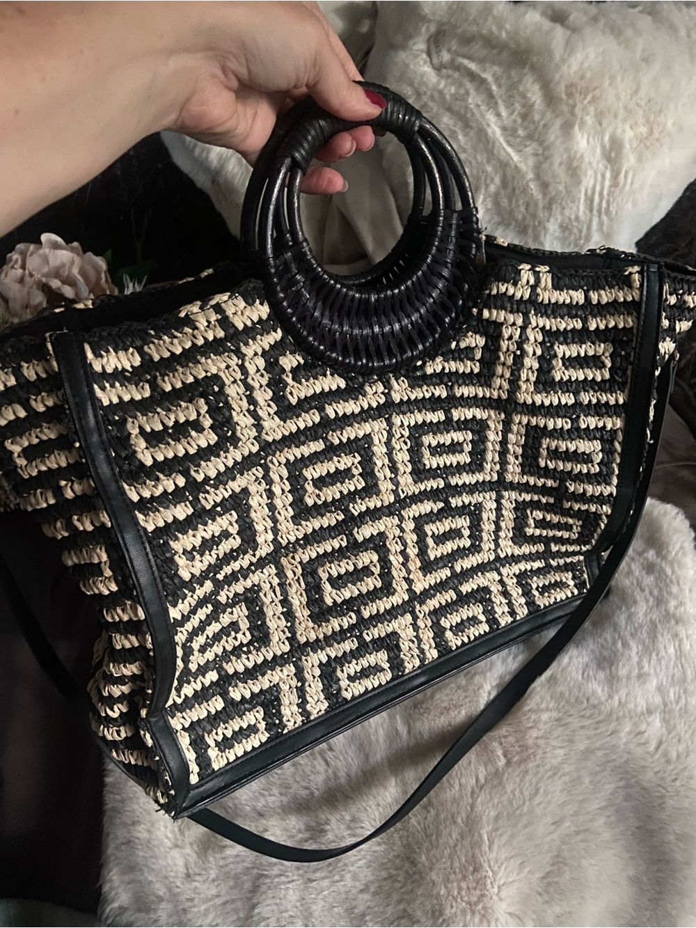 H&M Woven Black and Cream Tote Bag with Round Handles ⚜️ And Crossbody Strap - Picture 8 of 11